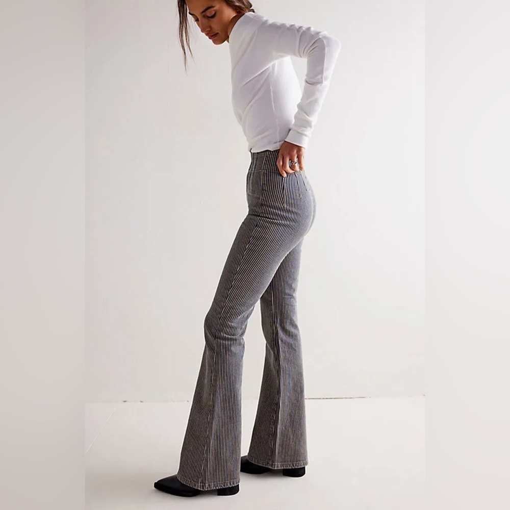 🌻🆕FREE PEOPLE We The Free Jayde Railroad Flare Jeans-Size 26 - Picture 9 of 16